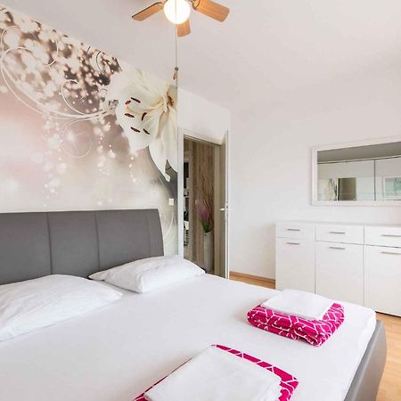 Apartment In Crikvenica 39210 Bagian luar foto